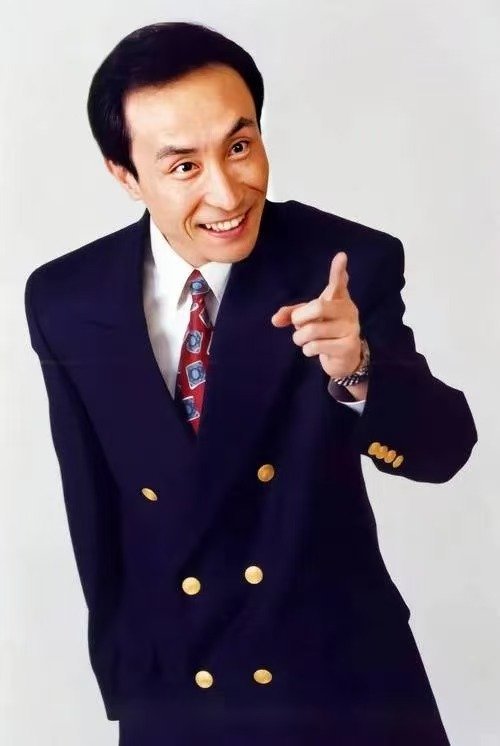 郝蕾说30年了欠巩汉林一句谢谢无限超越班当年那个站错排的群演女孩，如今成了监制。