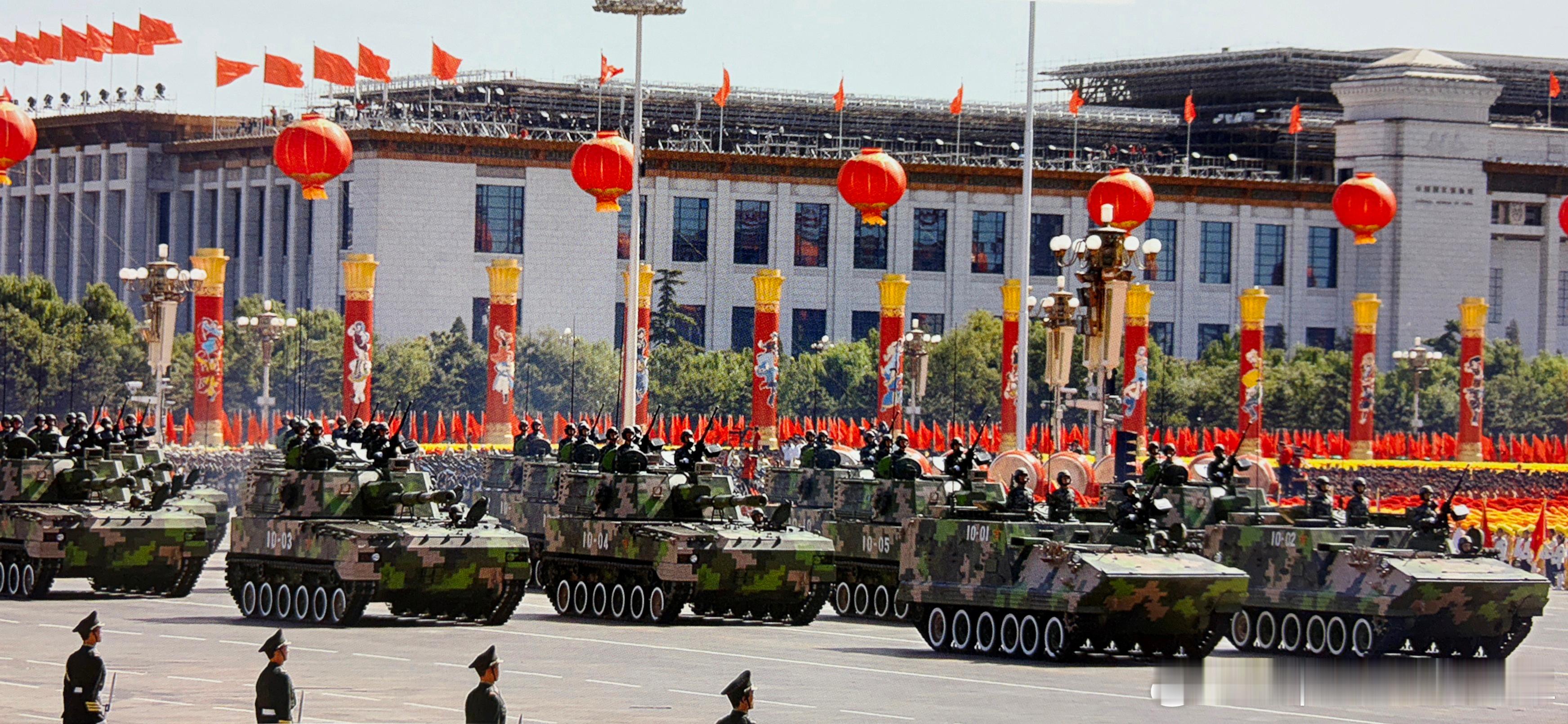 2009年10月1日国庆阅兵的履带式自行榴弹炮方队军事历史全触达