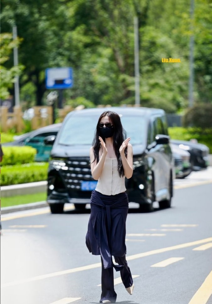 虞书欣虞书欣 女人中的女人 今天是温柔姐感欣隔着屏幕都感受到了欧尼的香气