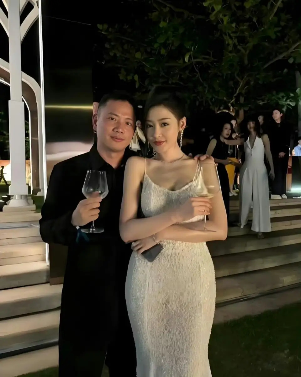 张天爱的胯确实是我见过最美的胯了，没有之一！ 