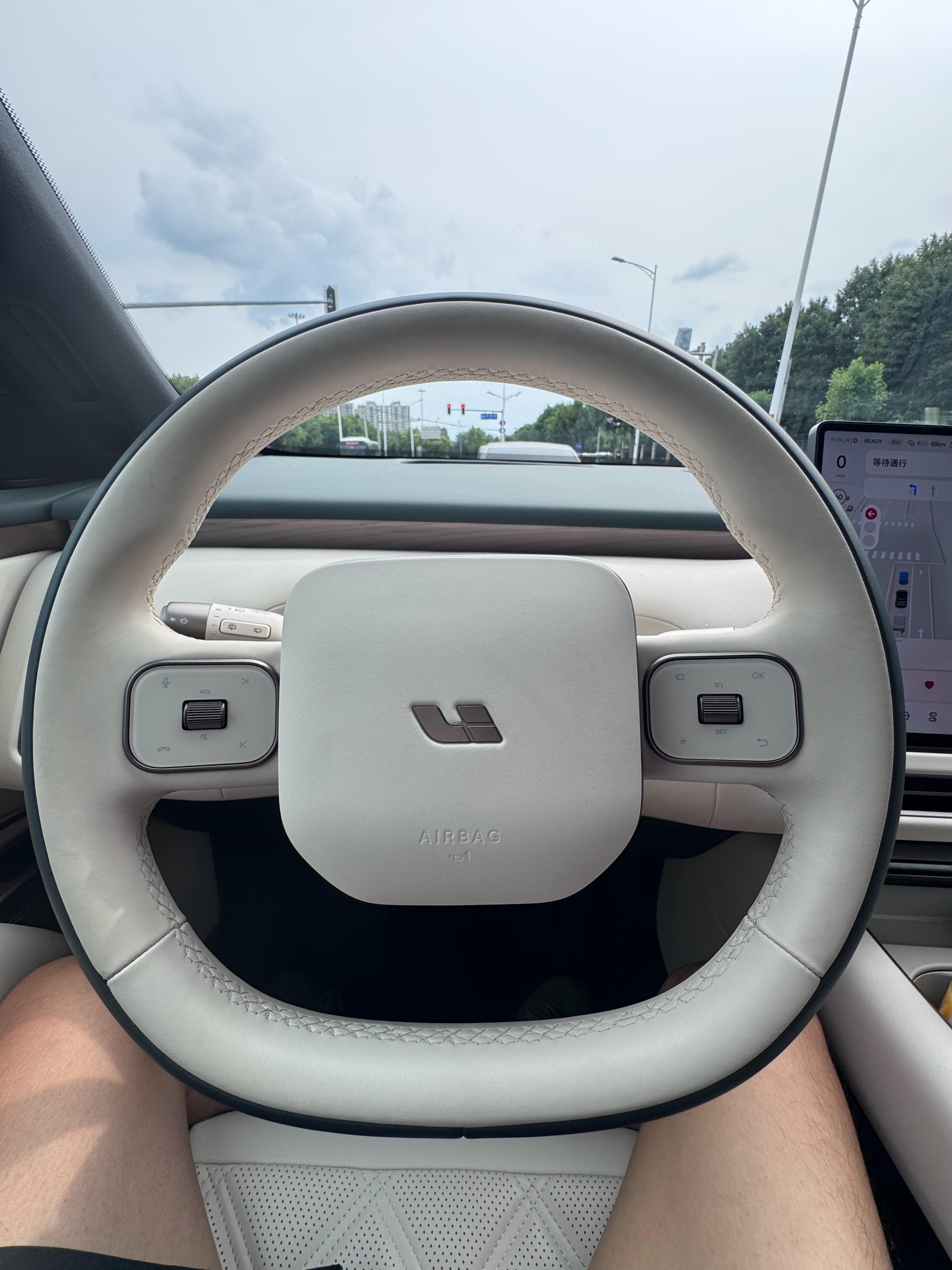 每次开理想 上车都自带一份莫名好感 ​​​