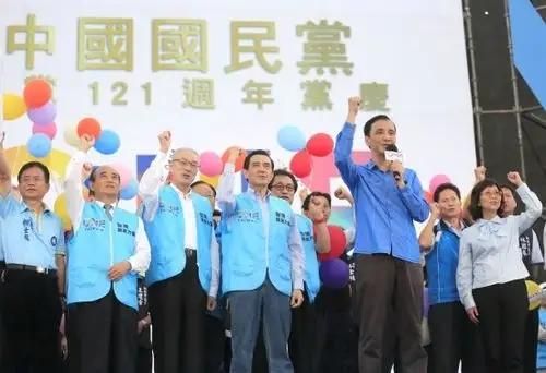 台湾政坛终于活成了最大的笑话！“独派”元老为了活命开始洗白身份，而蓝营政客为了选