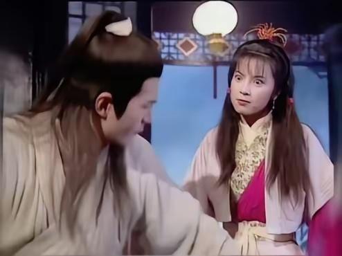 《神雕侠侣》中，被郭靖夫妇刚接到桃花岛的杨过，见到郭家大小姐郭芙时，就是现代版的