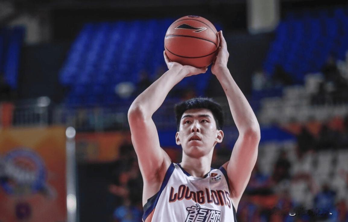 徐昕带队赢新疆，5盖帽送给新疆




徐昕面对新疆表现出色，压制李彦哲和吴冠希