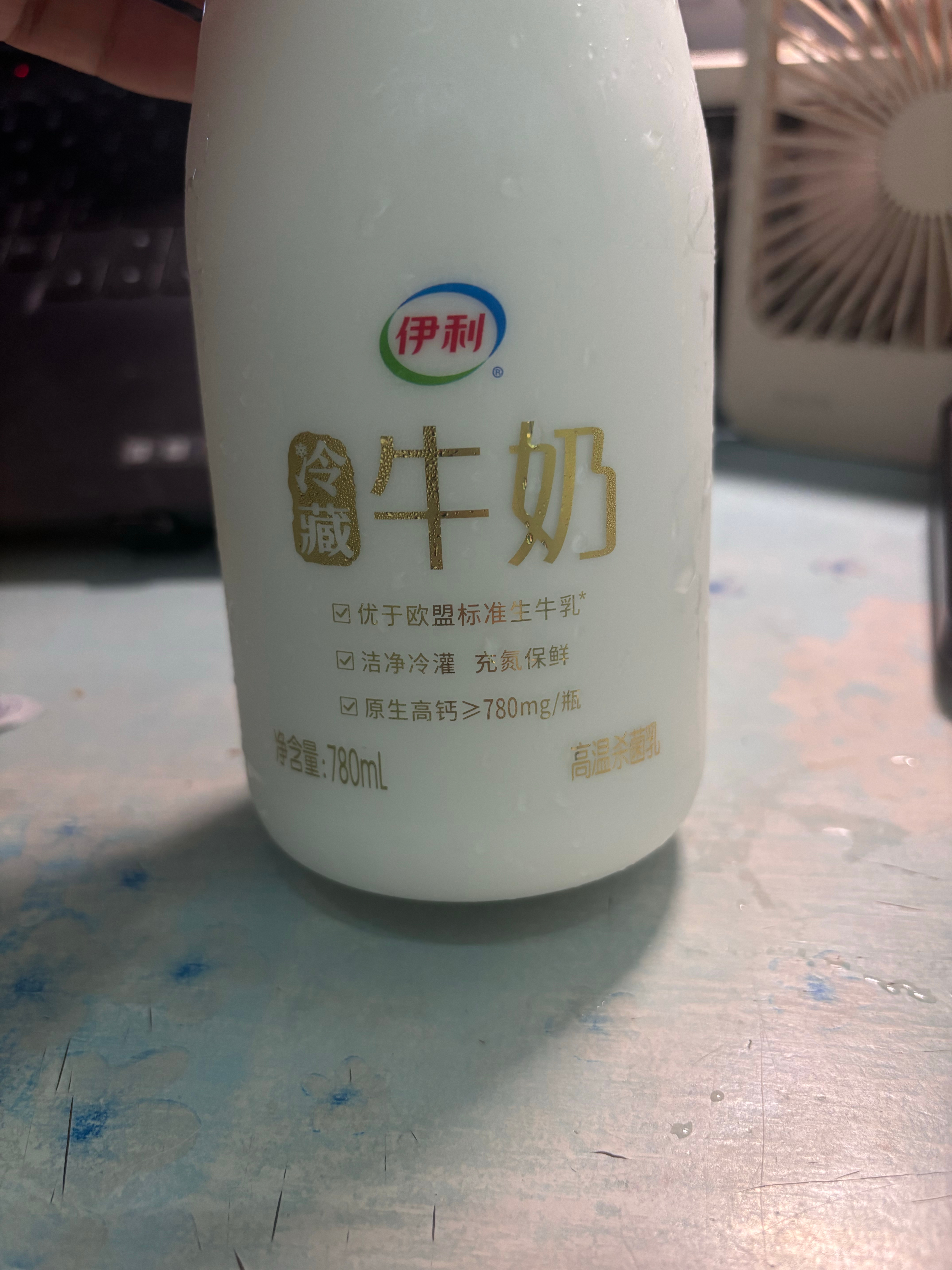 兄弟们，平时会喝鲜牛奶吗？这玩意儿咋这么贵，比封装奶贵好多