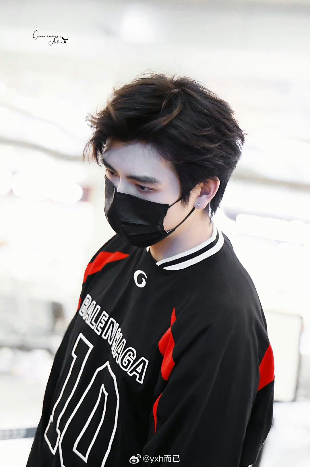 陈飞宇出发巴黎时装周 阿瑟这发型很帅 