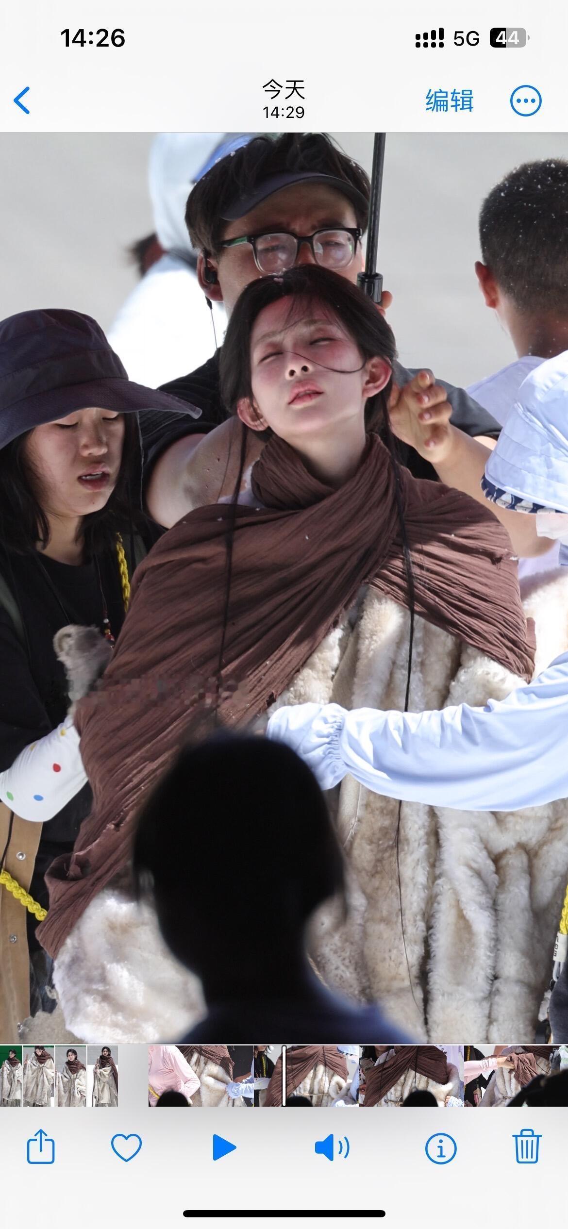 网传夏天高温天气拍冬天雪景戏，孟子义都快热晕了！ 