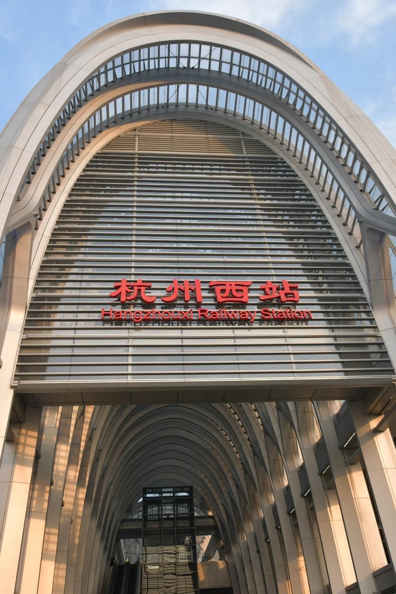 暖心安排！受台风影响杭州西站12日全线停运，退票政策十分人性化

受台风巴威影响