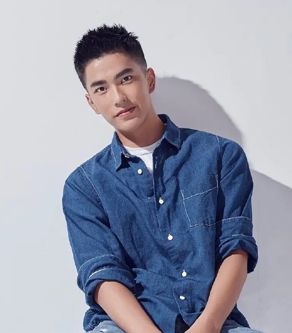 曝曾敬骅恋情台媒曝曾敬骅恋情 据台媒，近日曾敬骅被拍与女网红罗念在家中约会，疑似