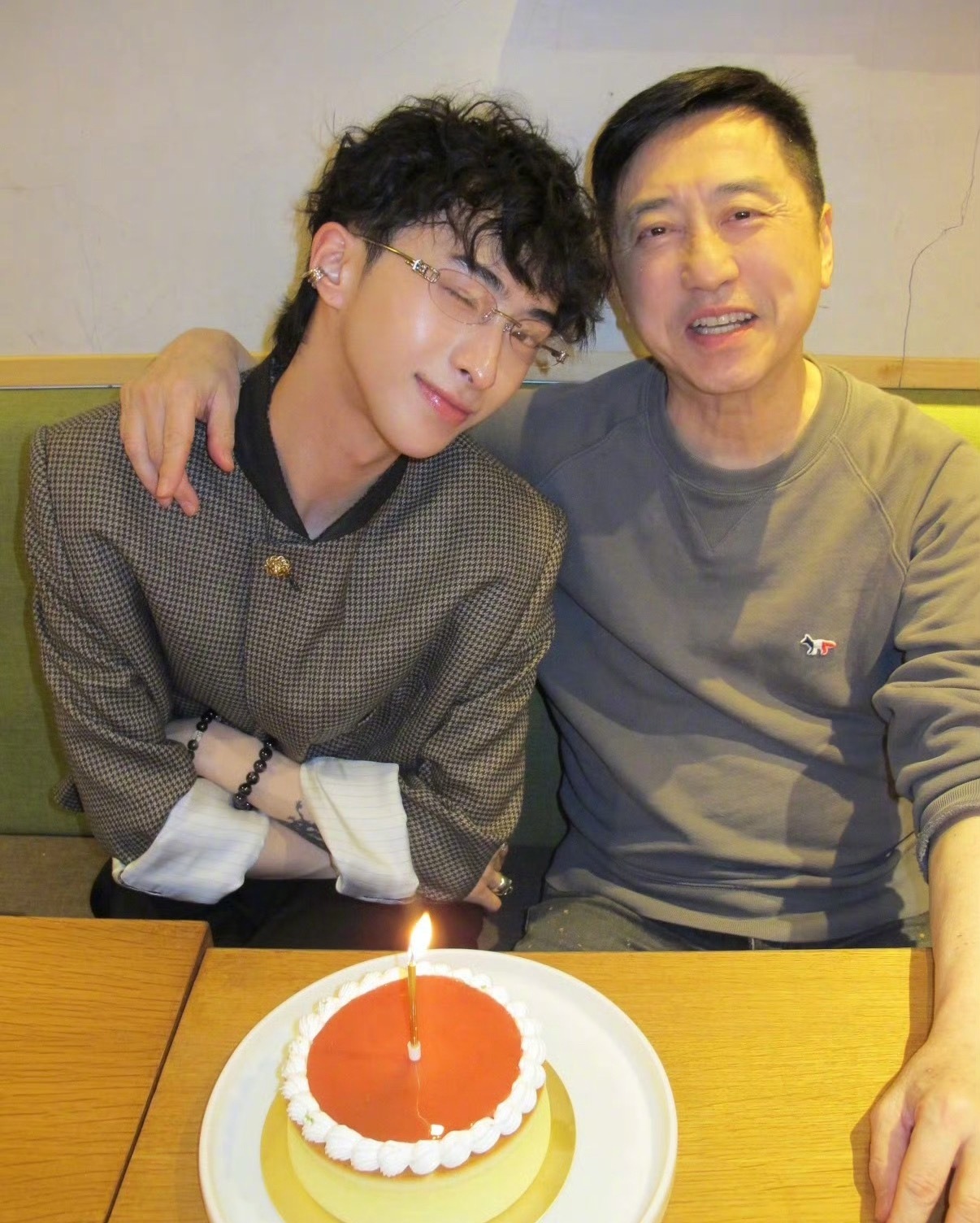 恩利生日晒庾澄庆米粒合照恩利24岁生日发文真的太温柔太戳人了！晒出和庾澄庆、米粒