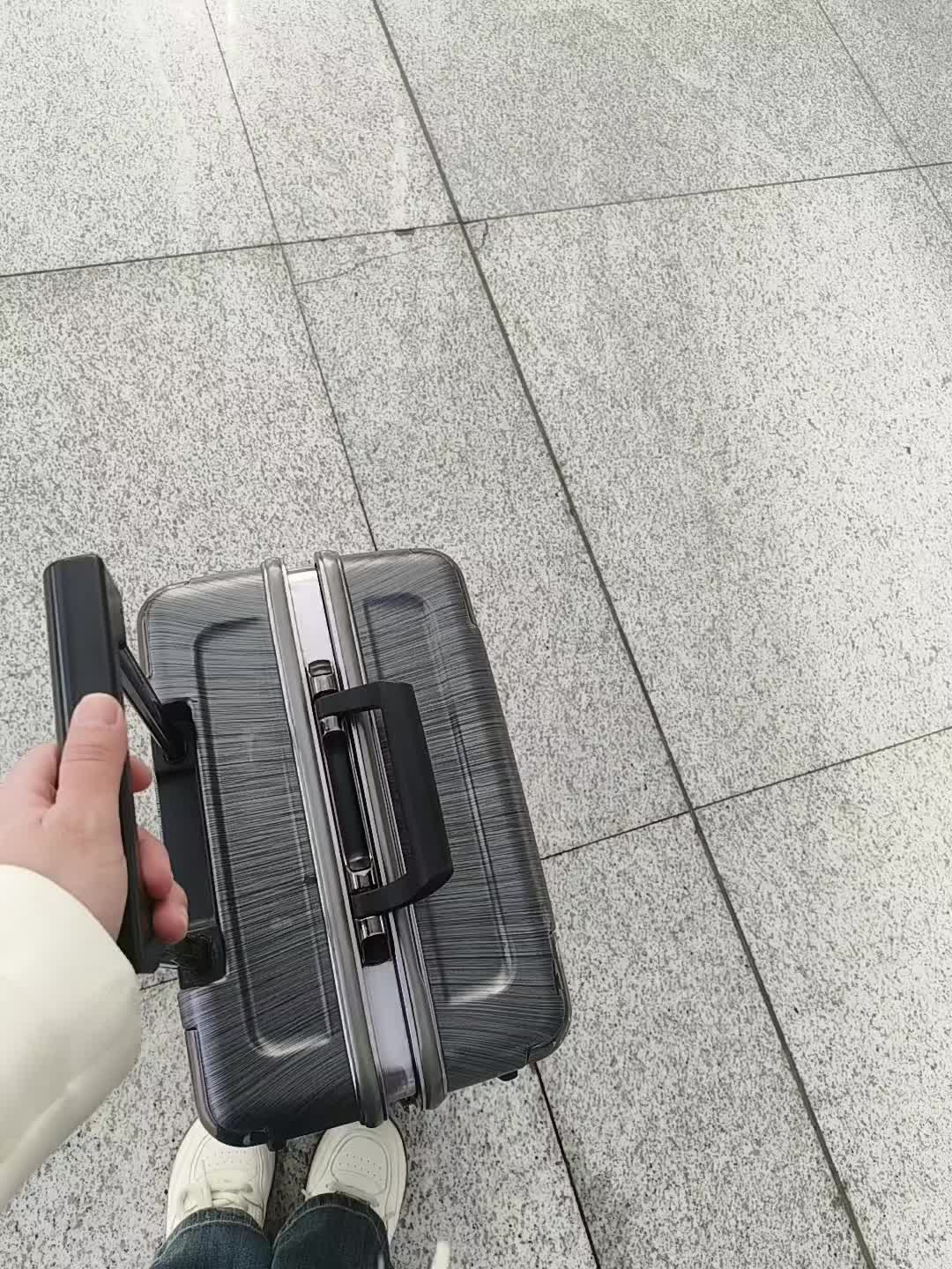 “好像每次需要依靠的时候  最后都是一个人挺过来的…”