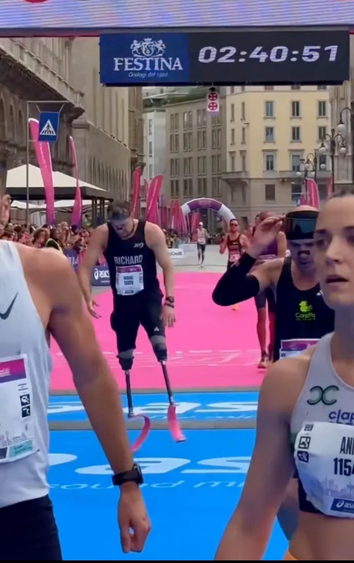 50岁刀锋战士，全马2小时40分47秒，再次刷新世界纪录！
 
理查德·怀特黑德