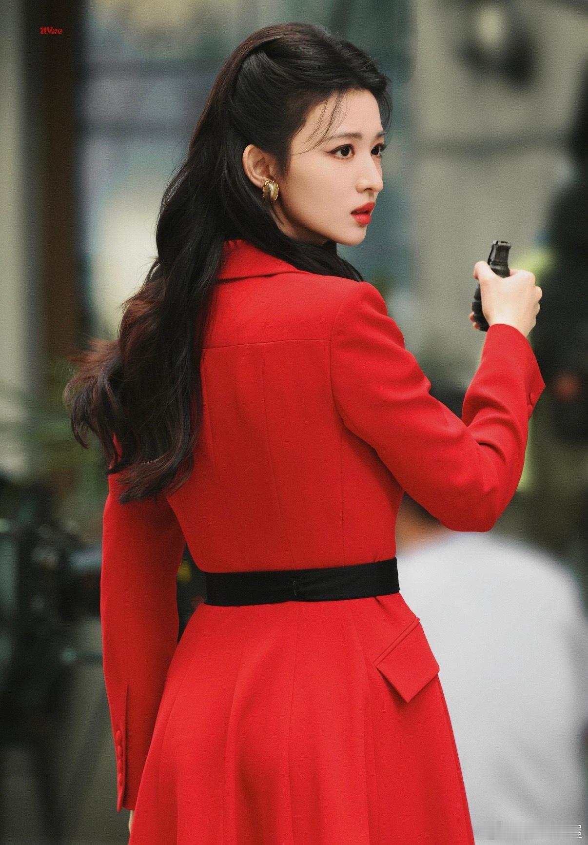 王楚然全世界第一适配正红色 楚然演这种大女主复仇戏真的绝了！正红加身，眼神凌厉，