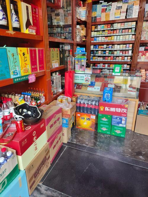 近年来，随着经济环境变化和消费习惯的转变，许多烟酒便利店面临倒闭潮，香烟倒挂现象