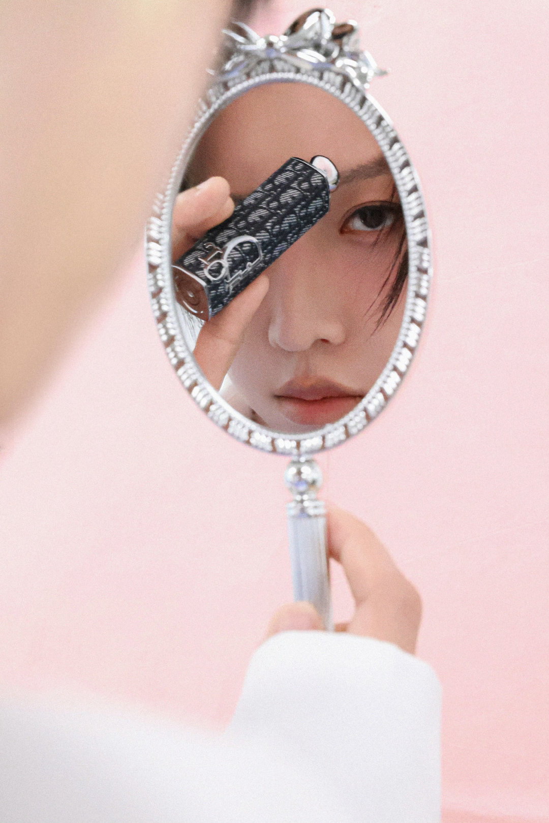 刘雨昕｜DIOR美妆宣传大片，粉色系打造温柔氛围，全球品牌大使诠释新风格🩷 