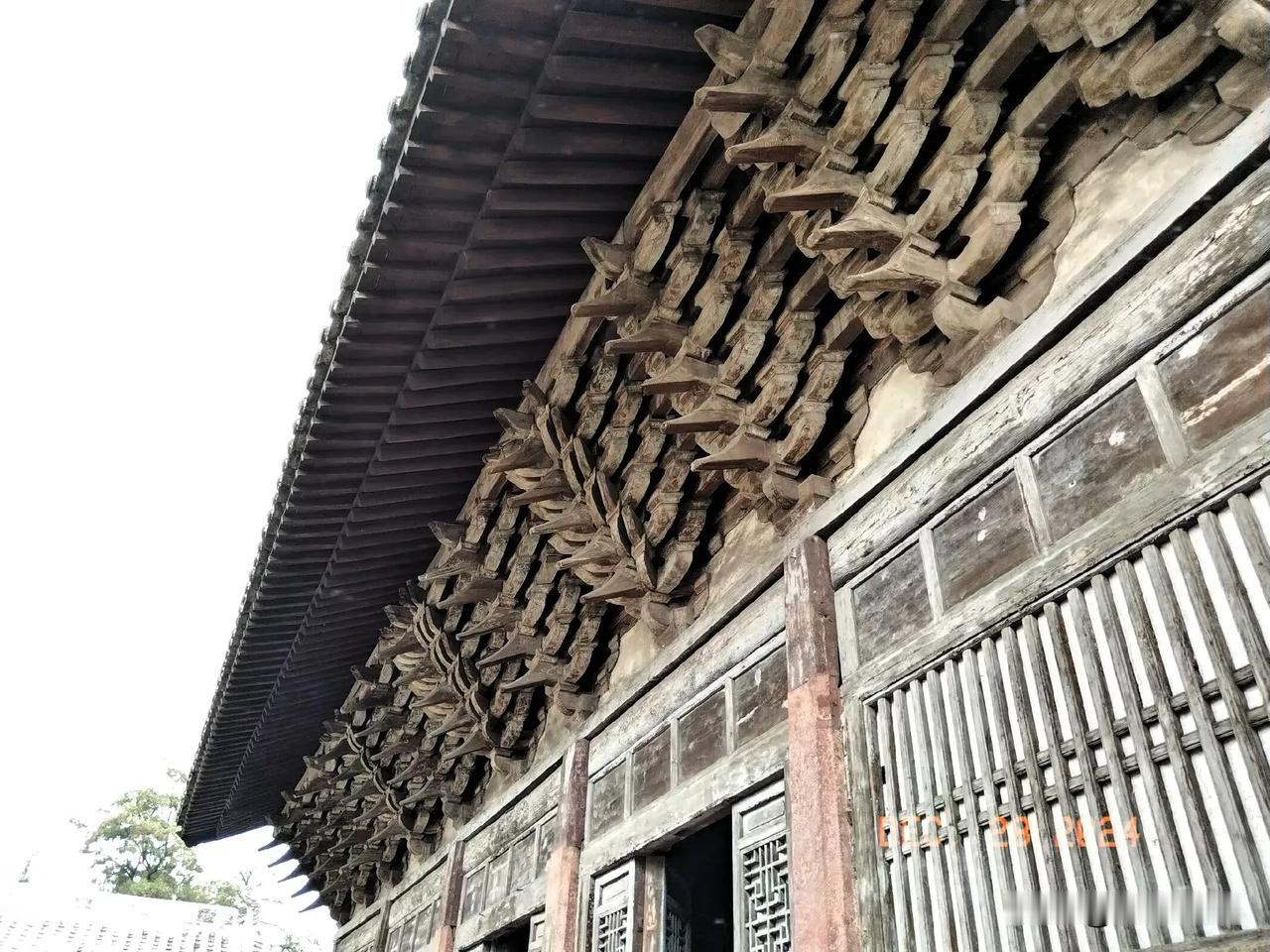 长治上党区玉皇观[赞][赞][赞]灵霄宝殿额上的斗拱踩数级为十三踩，是古建筑中最
