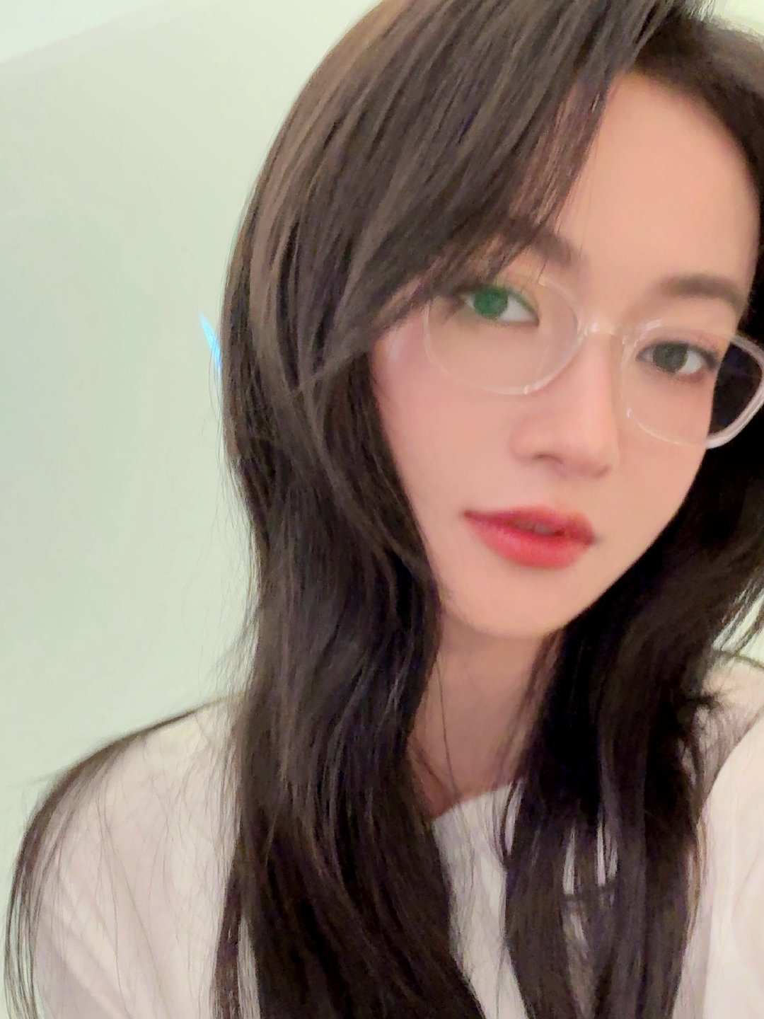 好了现在有3个人在戴眼镜