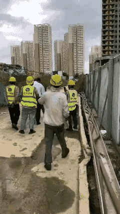 有句话说是：光脚的不怕穿鞋的，你把他欺负的无路可退，血光之灾就来了。