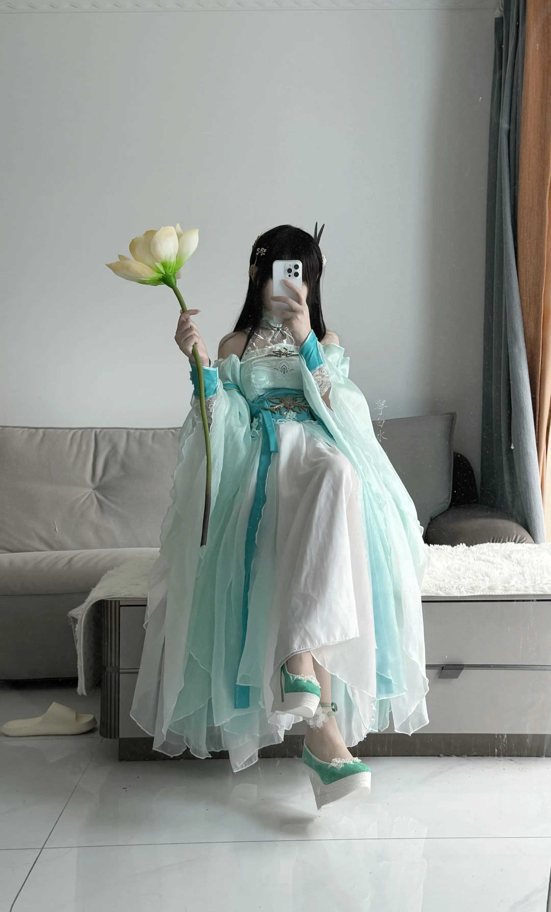 乌坦城的风吹起青色裙摆