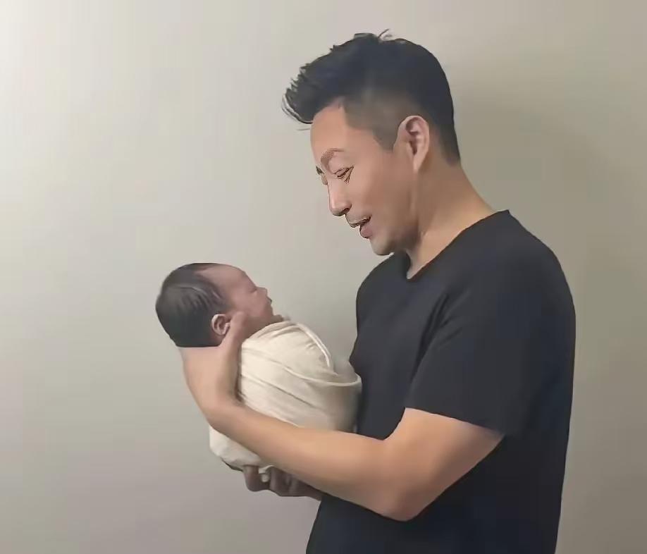 汪小菲直播撕破脸，麻六记销量暴跌，任何感情，都不能一直透支。汪家不是还有汪大爷吗