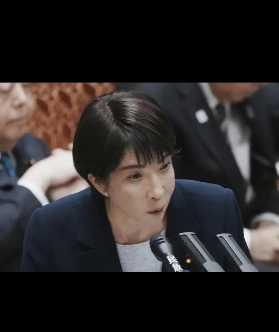 日本这回是真慌了！之前还嘴硬觉得中国是“吓唬人”，结果商务部接连甩出组合拳——升