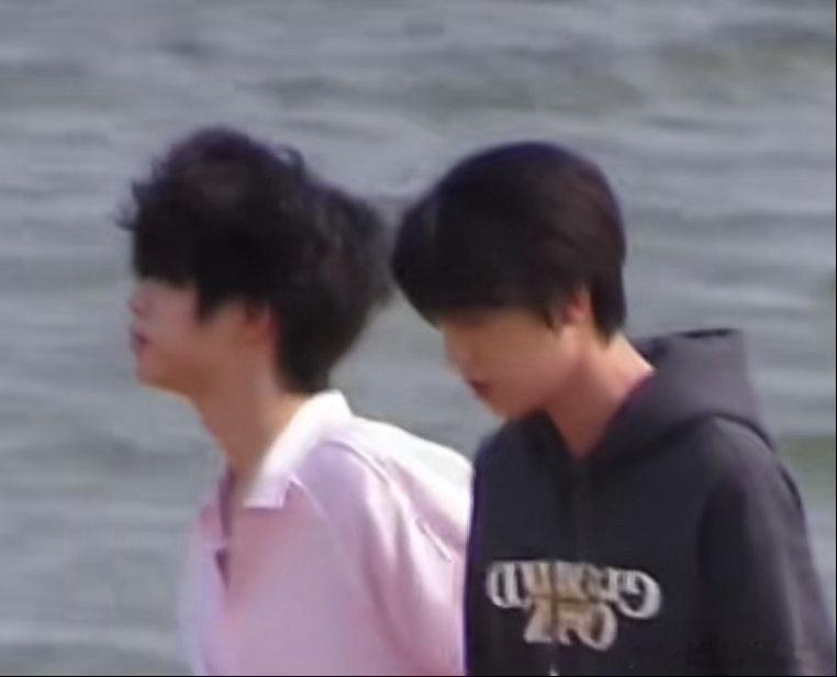 tg张桂源和陈奕恒头围对比 