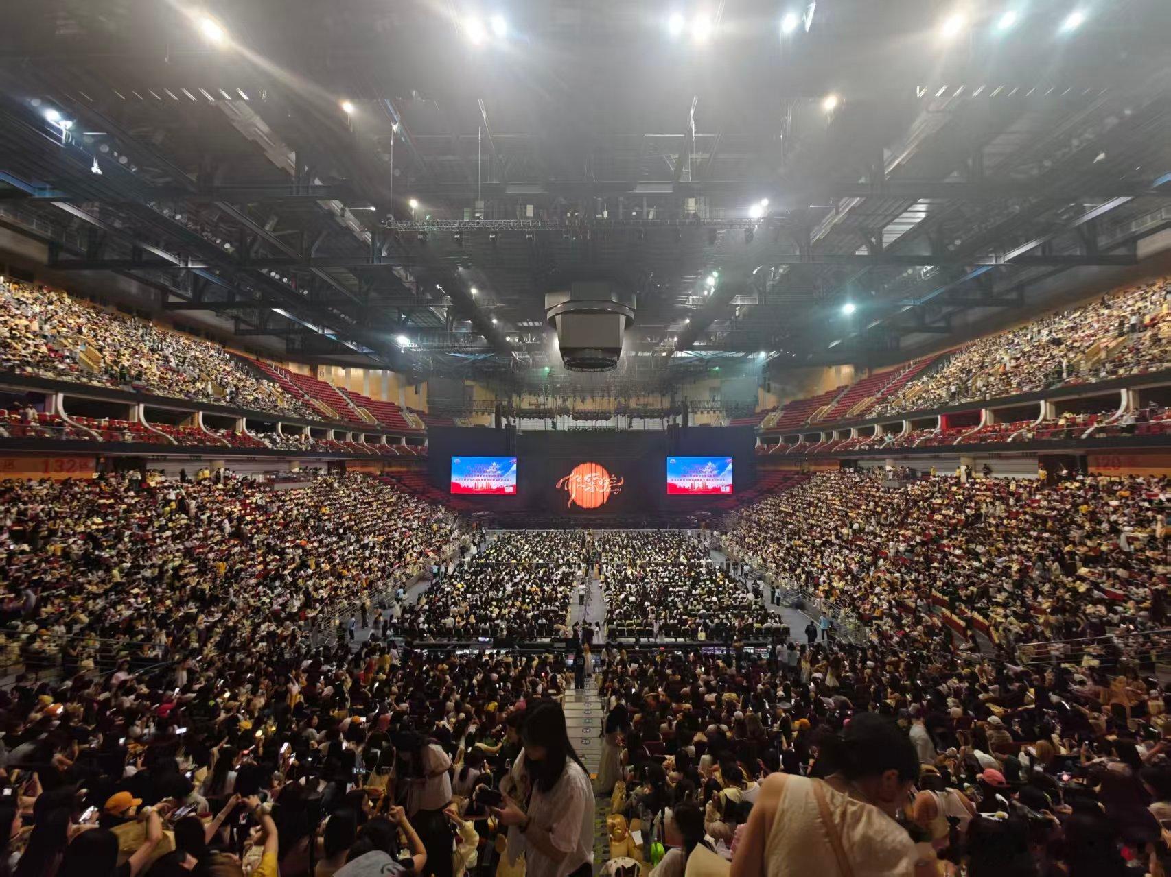 蒋敦豪广州演唱会上座率 👀现场看蒋敦豪演唱会上座率，密密麻麻都是人！！！今晚的