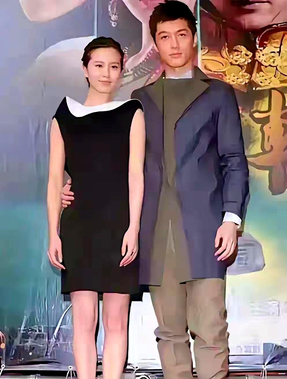 到底要错过多少次，才能明白那种“明明很合适却走不到最后”的扎心感？
看着那两个曾