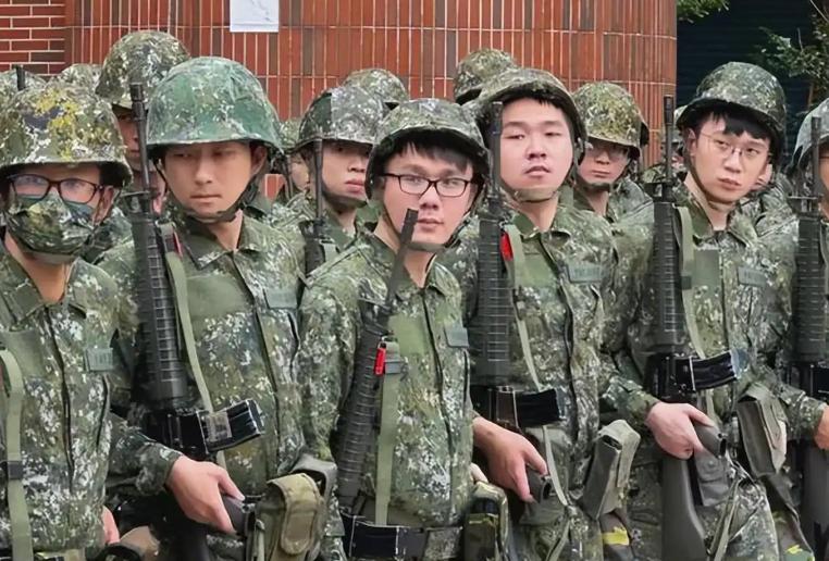 一名台湾士兵发出来灵魂拷问：“两岸一旦开战，台湾失败后，阵亡的台湾士兵去找谁领抚