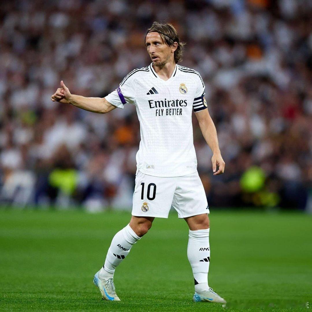 莫德里奇: Good team performance last night! 
