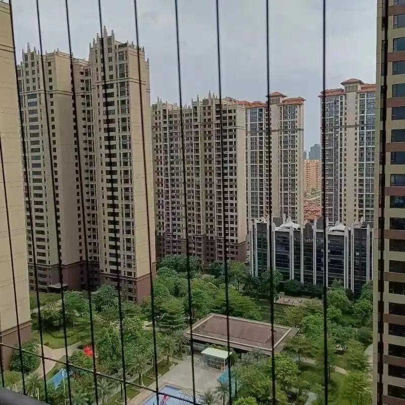 某中介为了卖房，什么都敢说。（狗hi都敢d）
前两天我堂嫂看了一个新楼盘，各方面