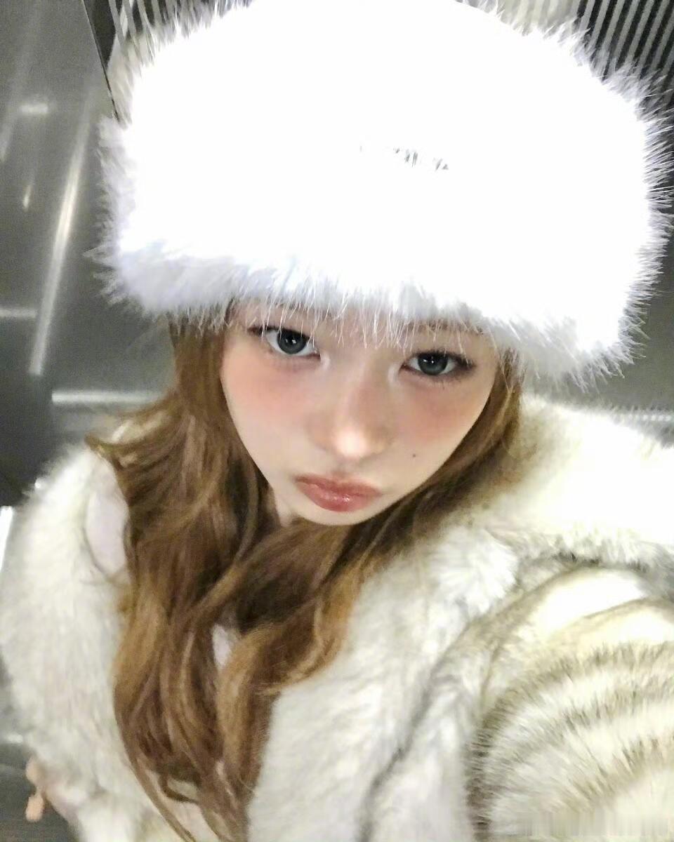 染了金发后，直井怜的千金味真是越来越重了👑 