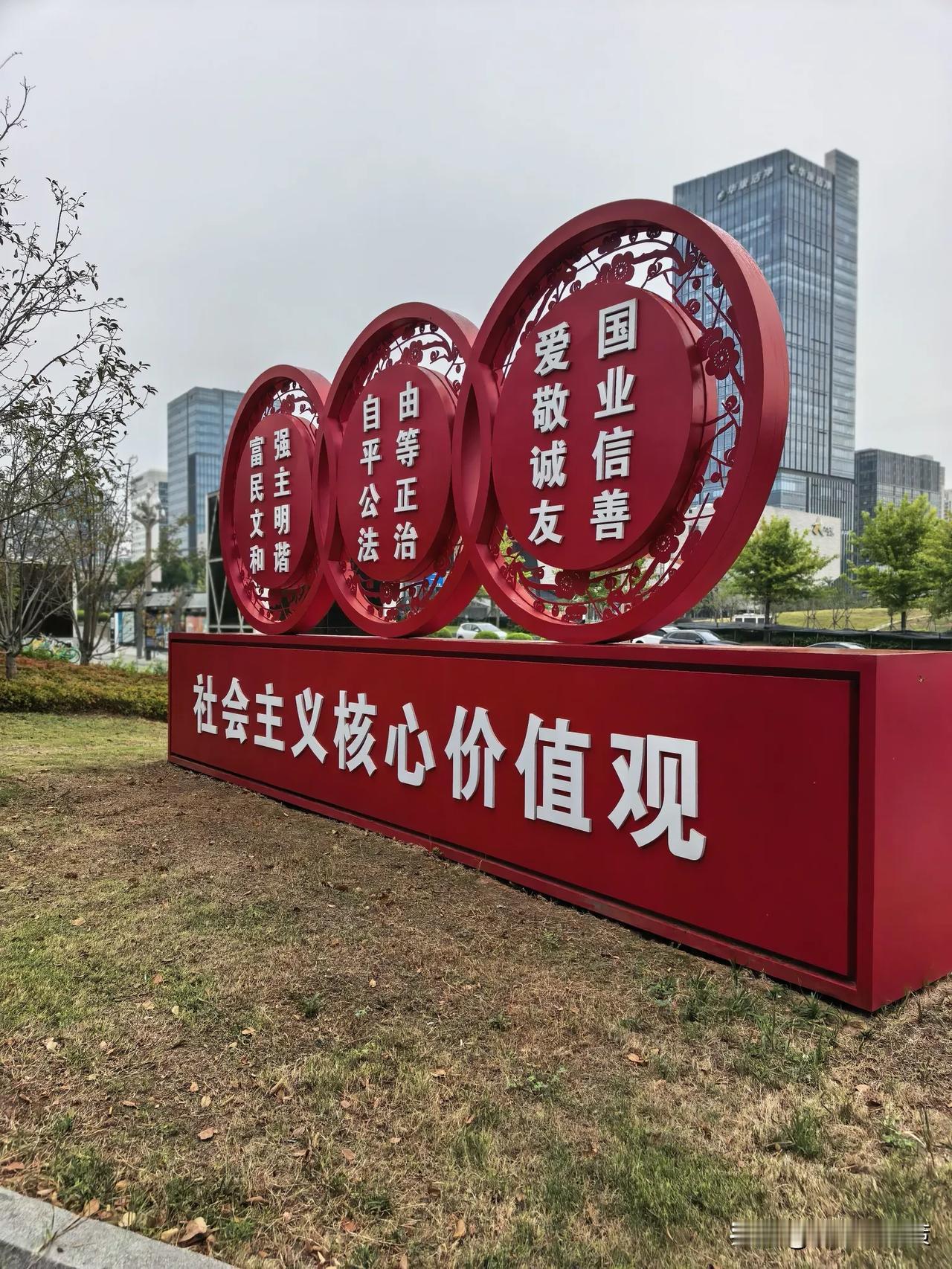 请多参详，新华网发布的定调文章：

今年以来，房地产市场交易总量趋于稳定、交易价