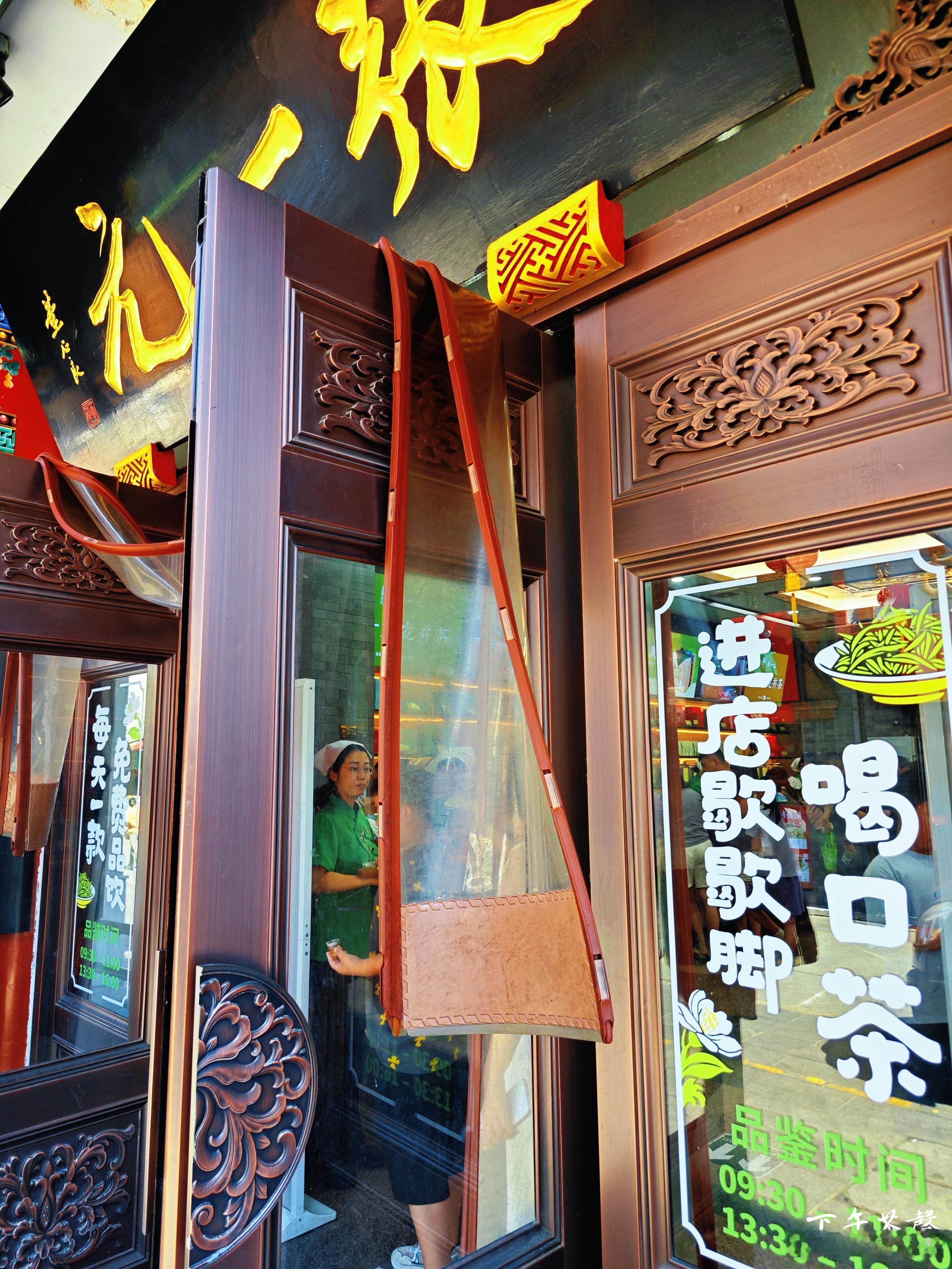 【欣赏煤市街】进入煤市街就能感受到老北京古今交融的独特韵味儿！新建的北京坊有巧克