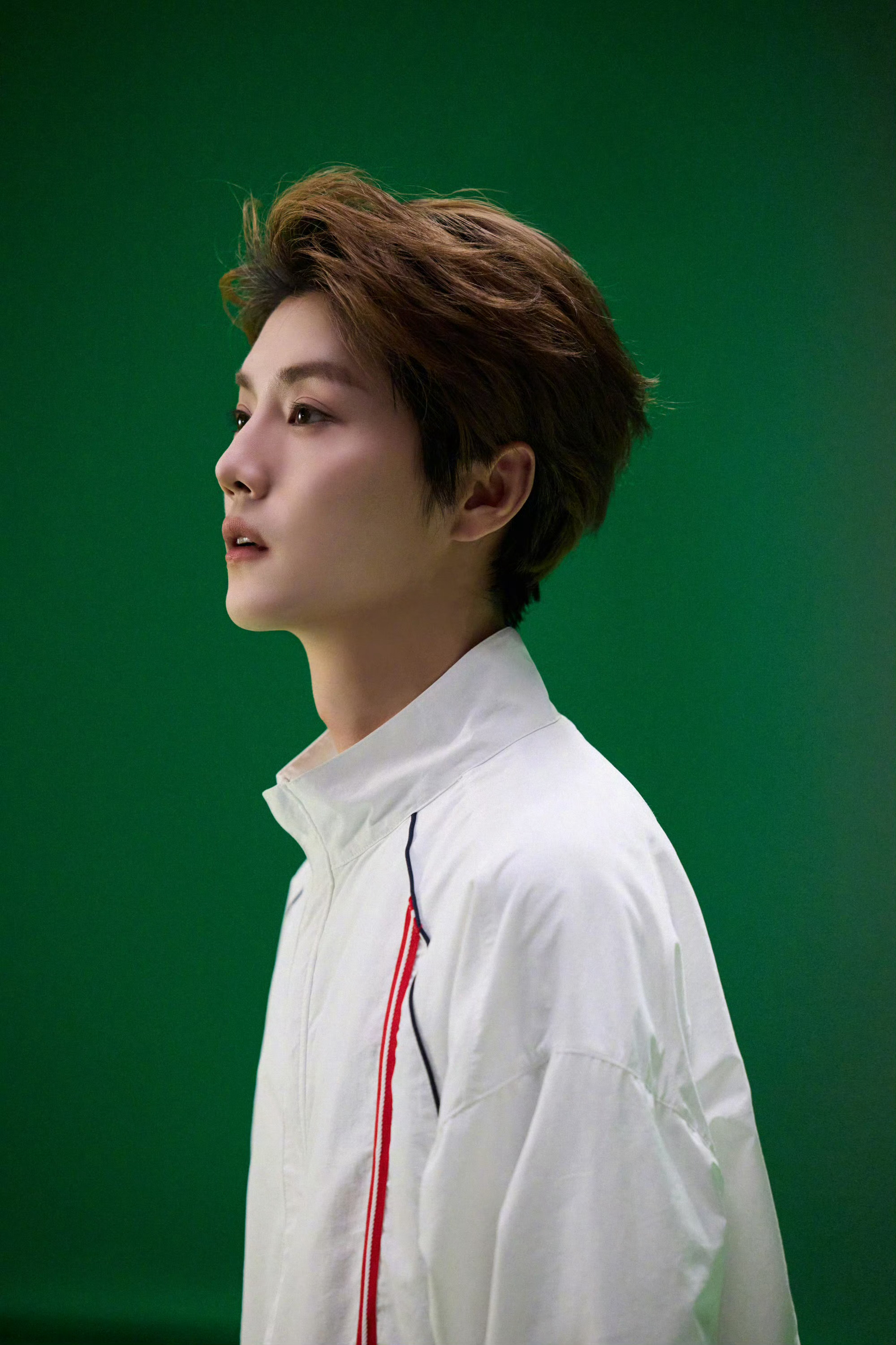 鹿晗运动风男友鹿晗运动风花絮照 鹿晗运动风花絮照，镜头之外是褪去所有修饰后的热烈