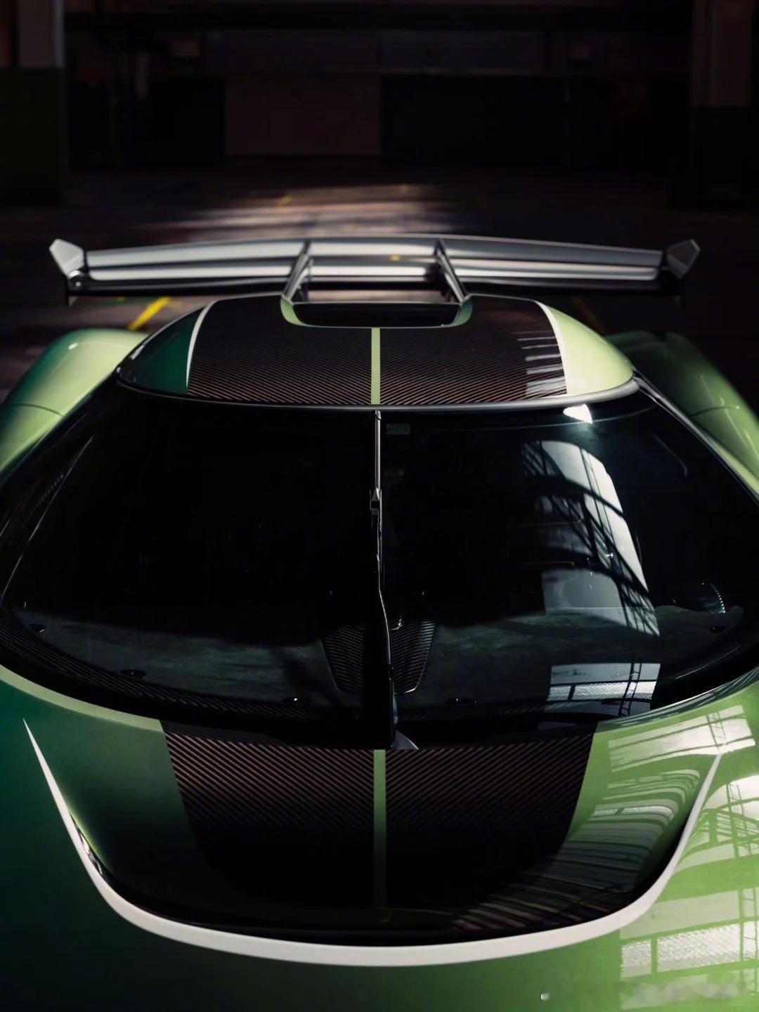 Koenigsegg Jesko Plus，为你的夜晚增添一丝神秘吧