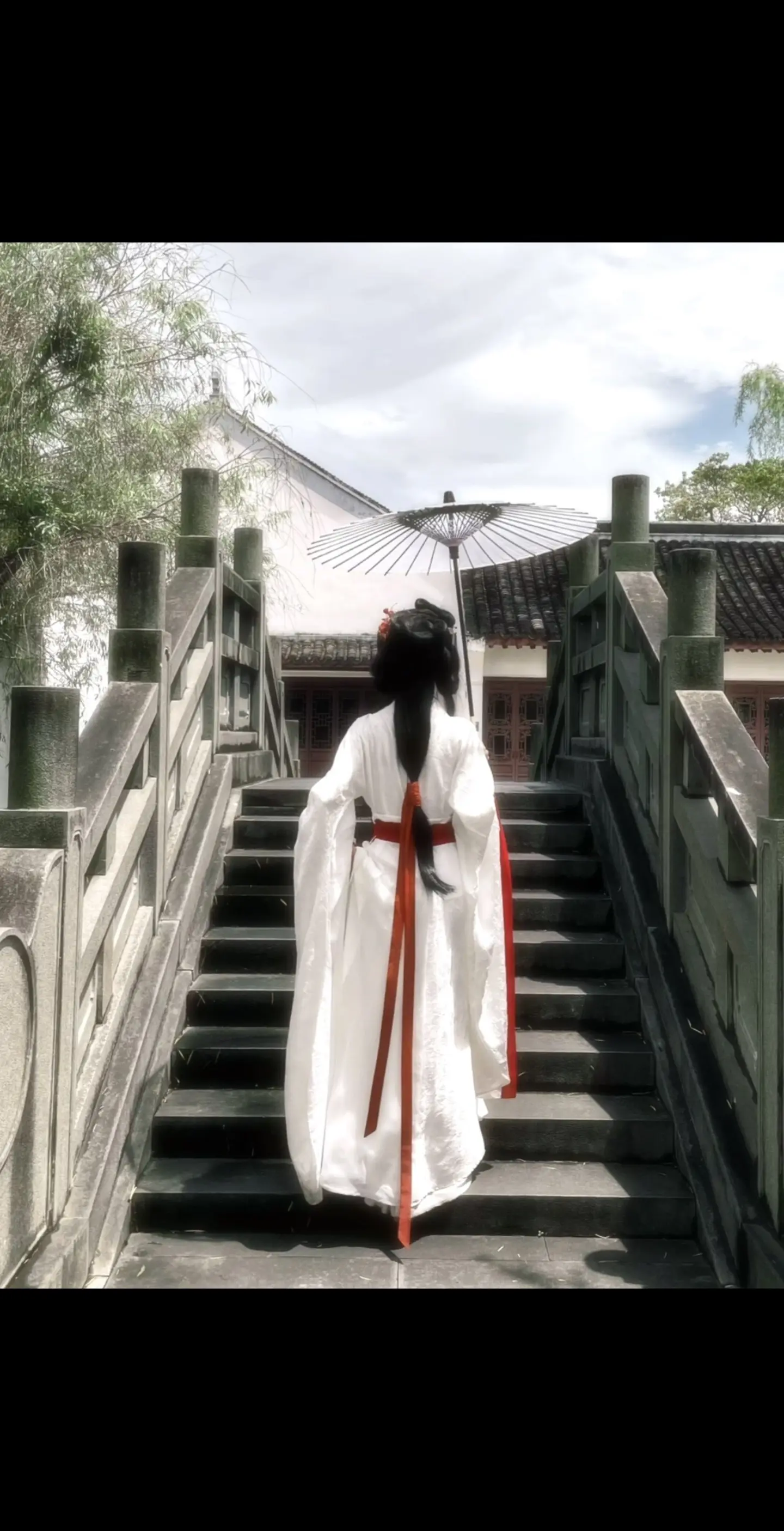 “生命久如暗室，不妨碍她明写春诗”