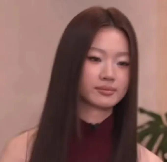 单依纯深夜硬刚网友！
6月6日晚，单依纯因为改编了李荣浩的《李白》被网友骂难听，