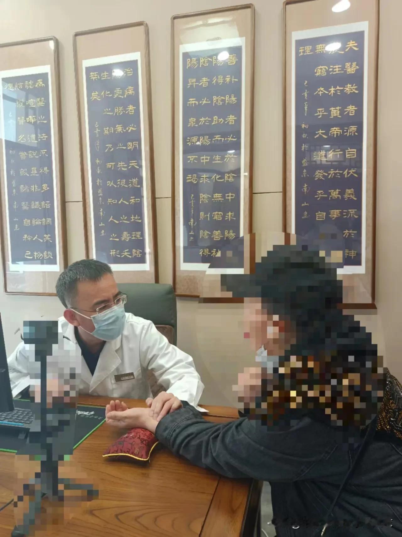 孙女士刚用药10天左右来复诊，睡眠情况改善了一些，梦不多了。现在腰也不感觉难受了