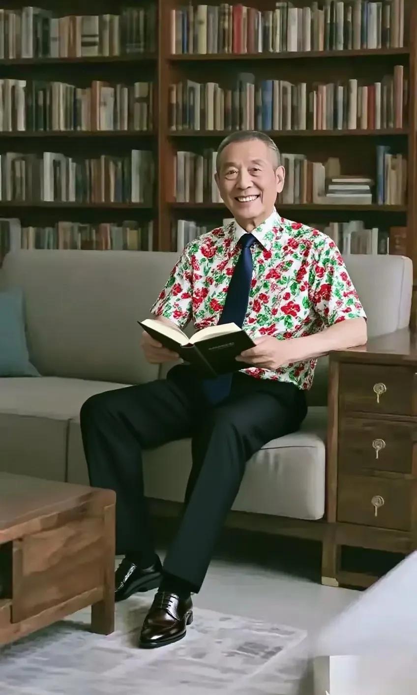 正装,休闲更偏爱哪一款? 
书香满屋，岁月静好！就喜欢这样坐在书房里的感觉！饱览