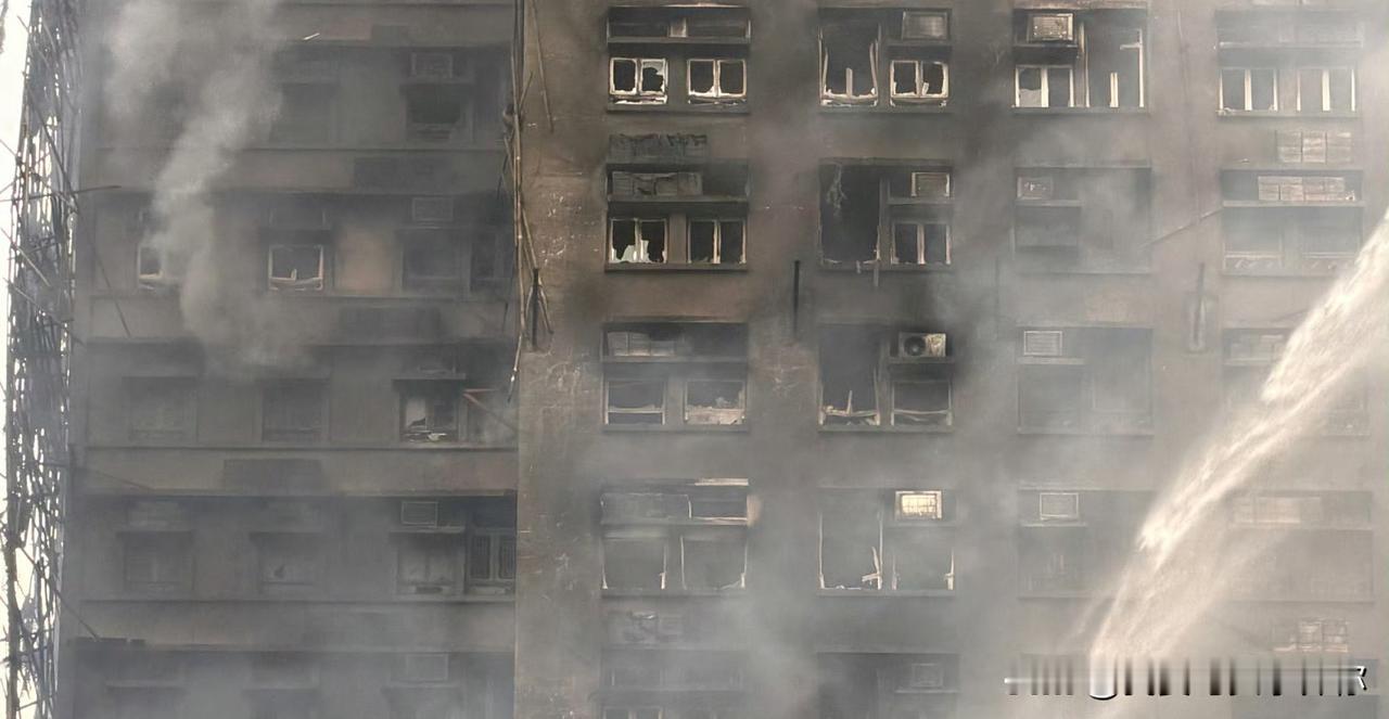 看到香港大火的新闻，
我退掉了刚订的32楼新房。

第一，我决定只看现房，绝不买