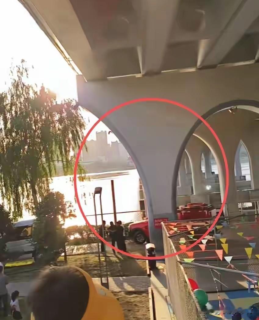 “下周一就见不到我了。”

据说这是13岁的谢锦萱在失联前留给同学的一句话。同学