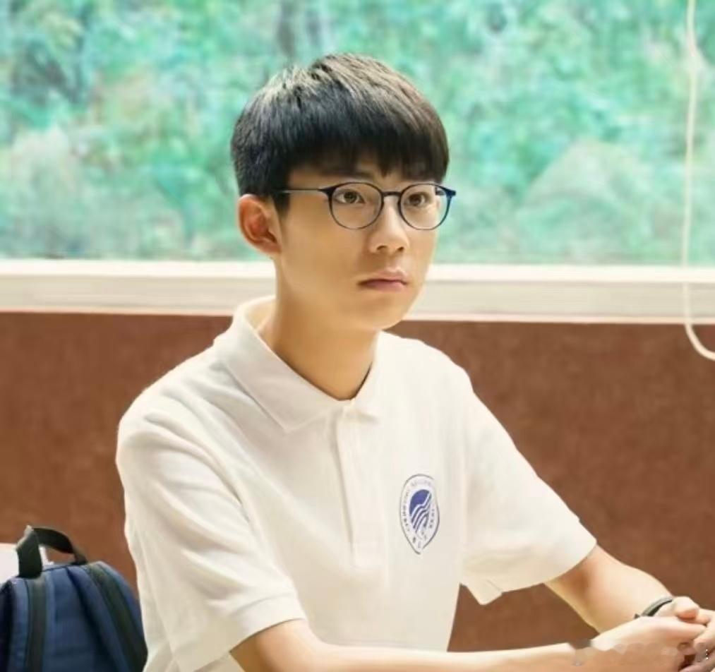 刘家祎出演十日终焋刘家祎十日终焋角色贴脸 反派角色挑战极限，刘家祎用精湛演技成功