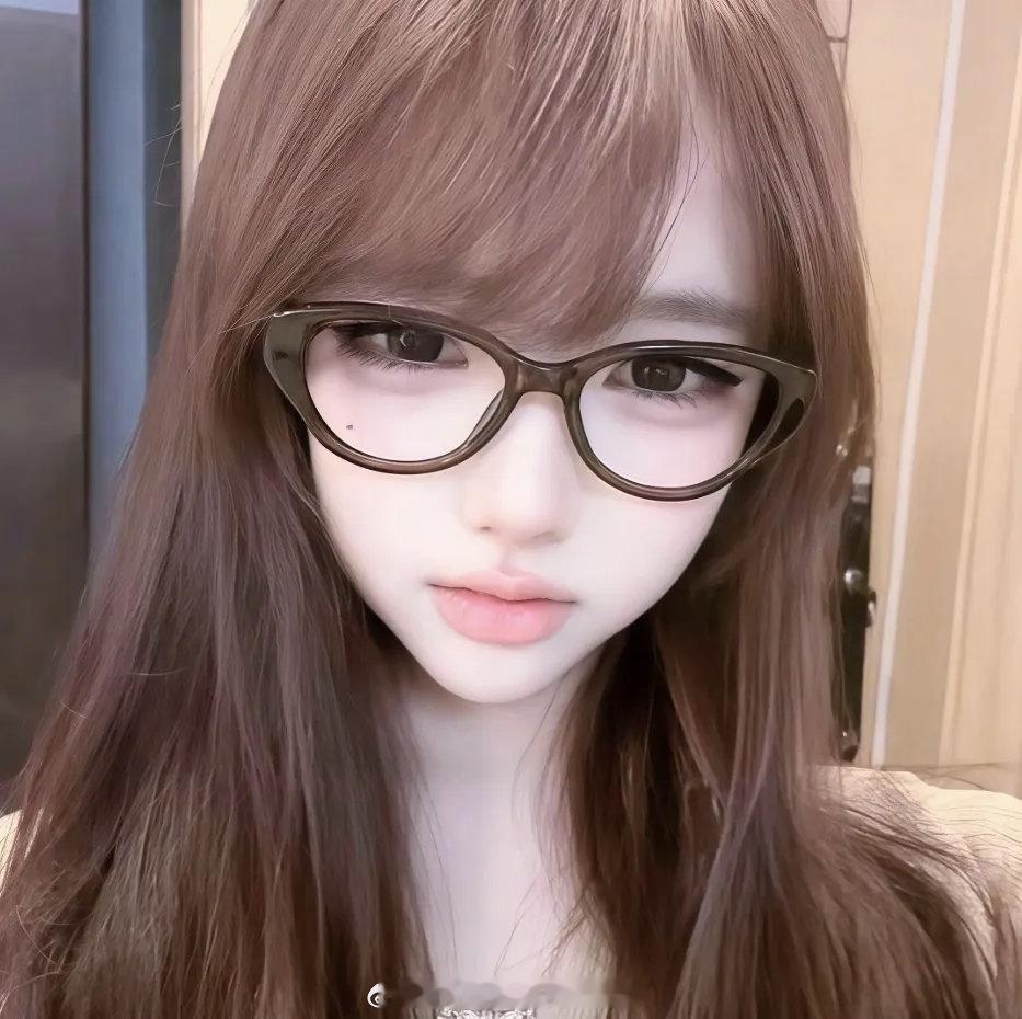 WeChat / 权威 网感 真人女生头像 