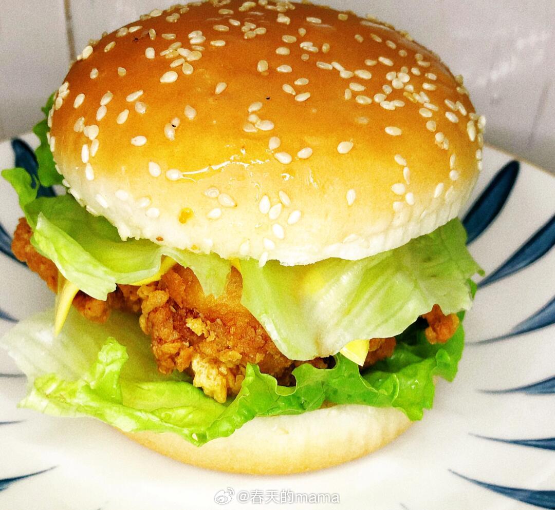 穷鬼套餐 涨价啦？那就别怪我在家自制香辣鸡腿堡了！🍀准备食材：奶酪片、汉堡胚、