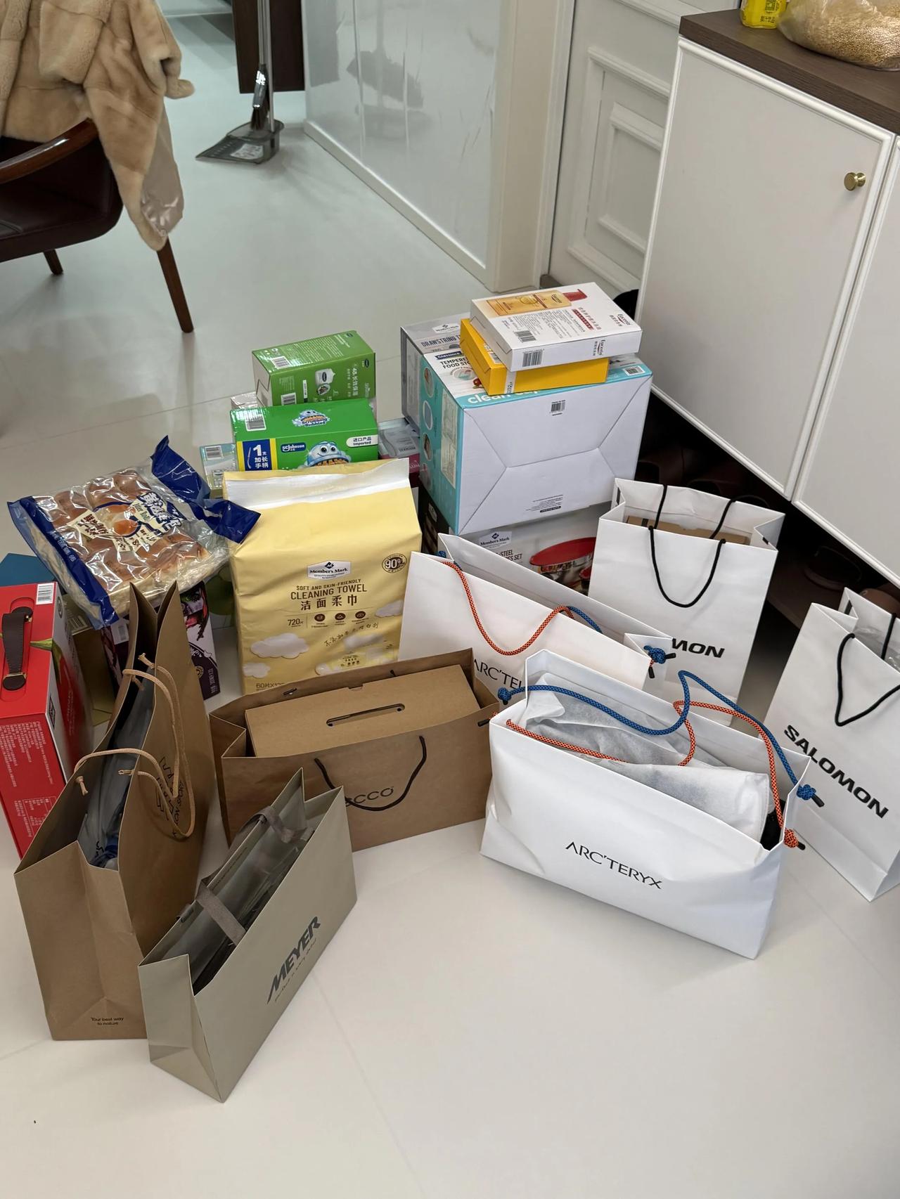 是和男朋友价值观不同吗？我认为花五六千甚至上万元去买一条裤子或者是一件外套，觉得