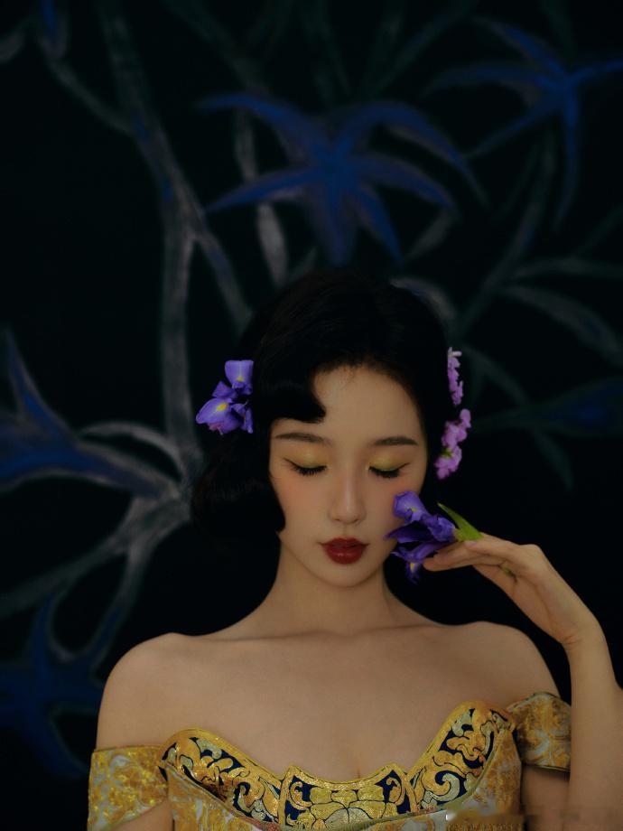 虞书欣花瓶美人虞书欣浓郁的浪漫主义 虞书欣的浓郁浪漫主义太动人！鲜活的模样，从来