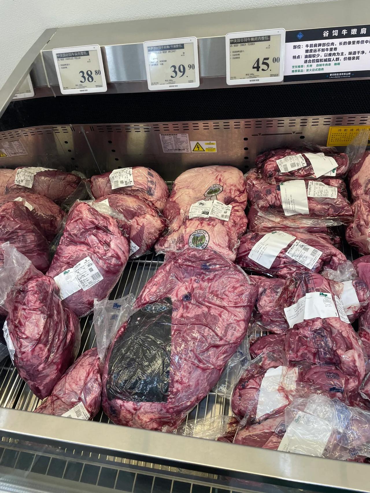 为什么进口牛肉的价格比国产牛肉更便宜？

我曾经拜访过一个专门从澳洲批发牛肉的朋