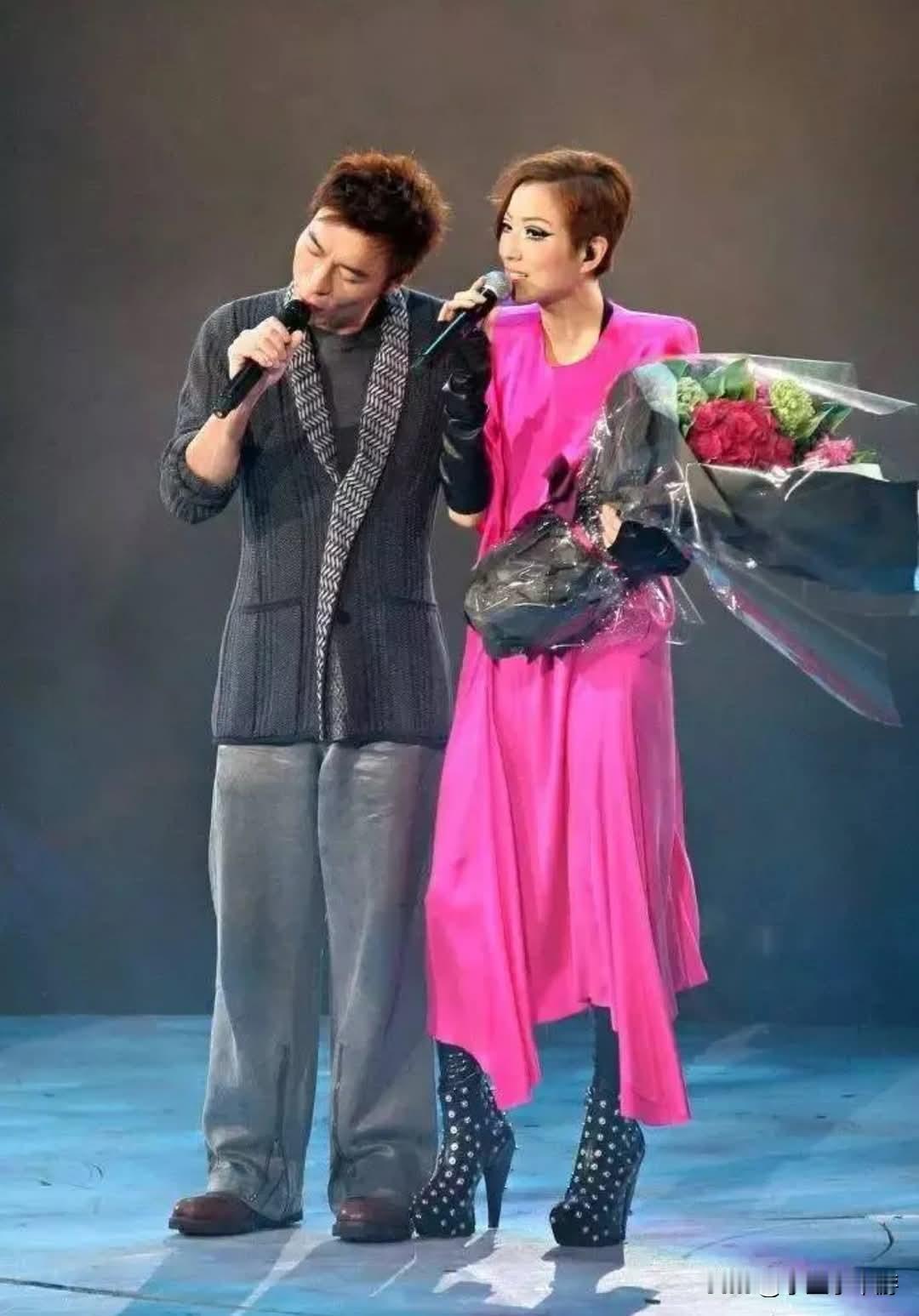 中国香港“百变天后”郑秀文罕见分享和许志安的夫妻生活，坦言：“我这个人很粗鲁，根