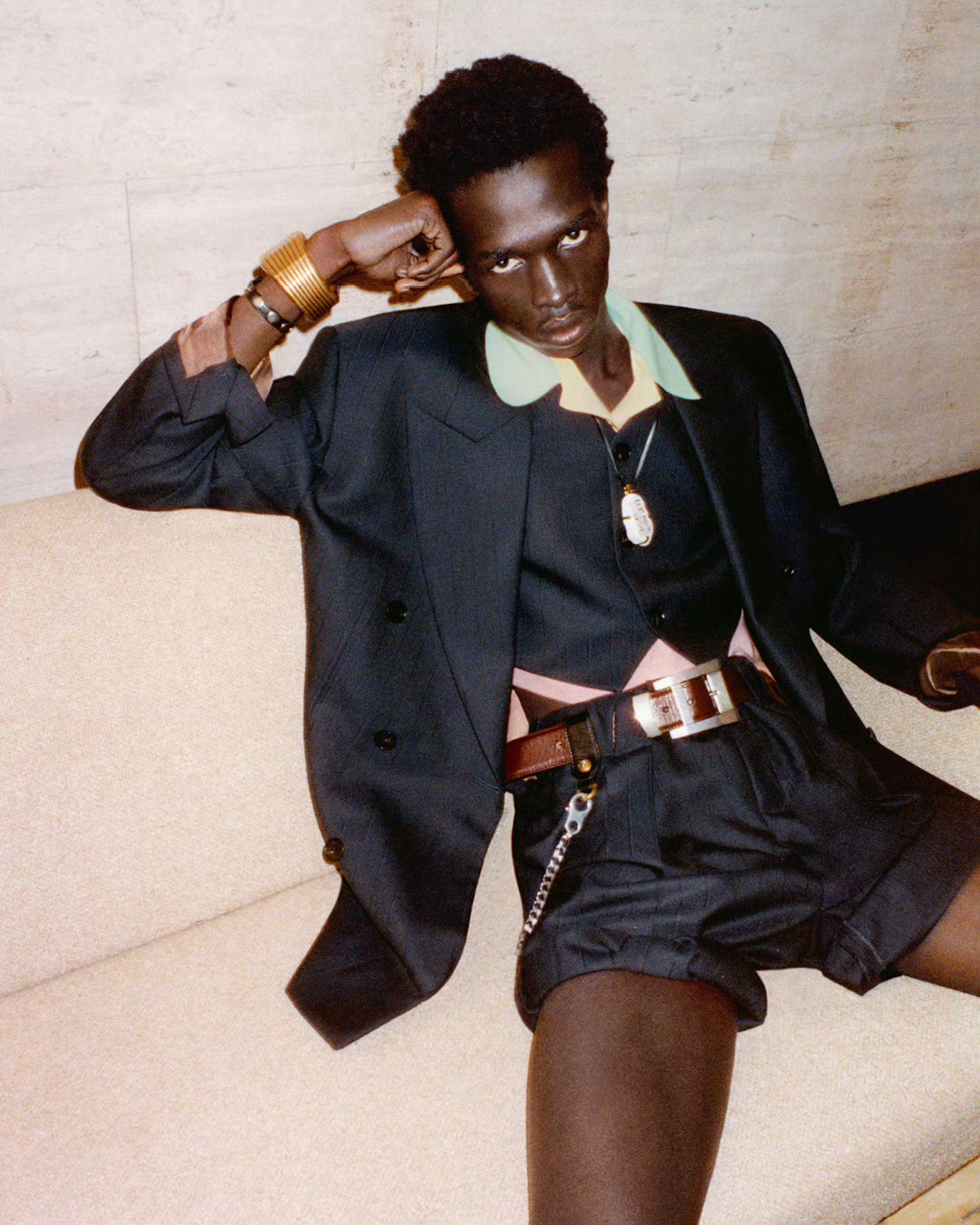 时装群像，社群本真。VERSACE26春夏系列广告大片 